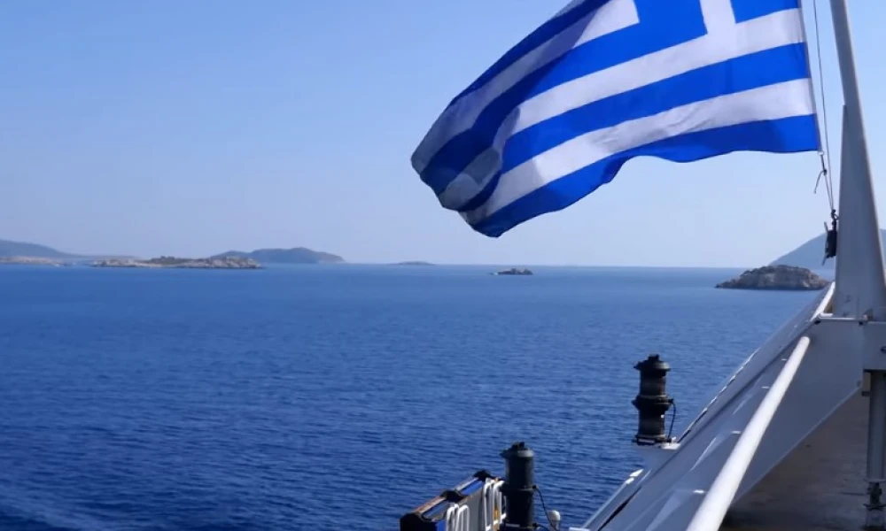Εθνική υπερηφάνεια σε Ρω και Μεγίστη: Οι σκοποί κυματίζουν την γαλανόλευκη
